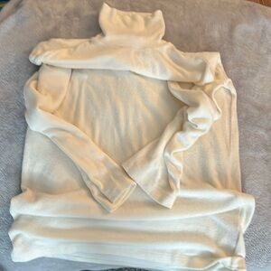 Reformation Women’s M Turtle Neck Sweater